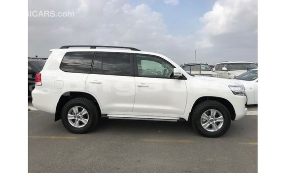 Buy Import Toyota Land Cruiser White Car in Import - Dubai in Enga Buy Import Toyota Land Cruiser White Car in Import - Dubai in Enga