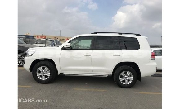 Buy Import Toyota Land Cruiser White Car in Import - Dubai in Enga Buy Import Toyota Land Cruiser White Car in Import - Dubai in Enga