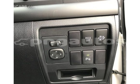 Buy Import Toyota Land Cruiser White Car in Import - Dubai in Enga Buy Import Toyota Land Cruiser White Car in Import - Dubai in Enga