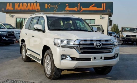 Buy Import Toyota Land Cruiser White Car in Import - Dubai in Enga Buy Import Toyota Land Cruiser White Car in Import - Dubai in Enga