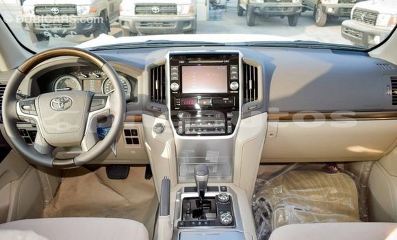 Buy Import Toyota Land Cruiser White Car in Import - Dubai in Enga Buy Import Toyota Land Cruiser White Car in Import - Dubai in Enga
