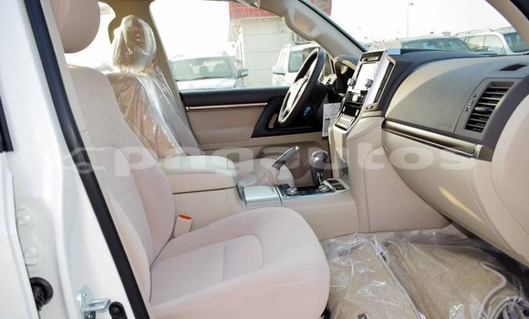 Buy Import Toyota Land Cruiser White Car in Import - Dubai in Enga Buy Import Toyota Land Cruiser White Car in Import - Dubai in Enga