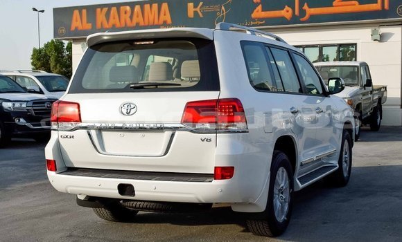 Buy Import Toyota Land Cruiser White Car in Import - Dubai in Enga Buy Import Toyota Land Cruiser White Car in Import - Dubai in Enga