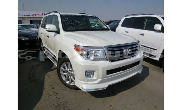 Buy Import Toyota Land Cruiser White Car in Import - Dubai in Enga Buy Import Toyota Land Cruiser White Car in Import - Dubai in Enga