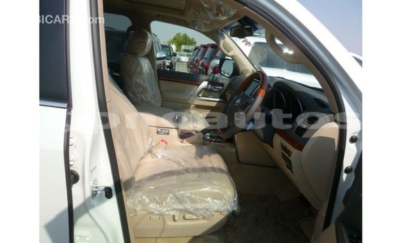 Buy Import Toyota Land Cruiser White Car in Import - Dubai in Enga Buy Import Toyota Land Cruiser White Car in Import - Dubai in Enga