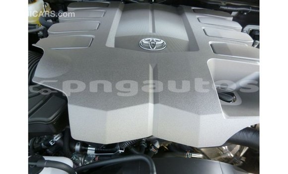 Buy Import Toyota Land Cruiser White Car in Import - Dubai in Enga Buy Import Toyota Land Cruiser White Car in Import - Dubai in Enga