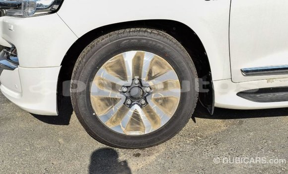 Buy Import Toyota Land Cruiser White Car in Import - Dubai in Enga Buy Import Toyota Land Cruiser White Car in Import - Dubai in Enga