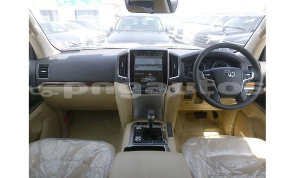 Buy Import Toyota Land Cruiser White Car in Import - Dubai in Enga Buy Import Toyota Land Cruiser White Car in Import - Dubai in Enga