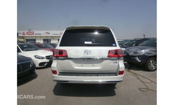 Buy Import Toyota Land Cruiser White Car in Import - Dubai in Enga Buy Import Toyota Land Cruiser White Car in Import - Dubai in Enga
