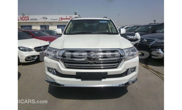 Buy Import Toyota Land Cruiser White Car in Import - Dubai in Enga Buy Import Toyota Land Cruiser White Car in Import - Dubai in Enga
