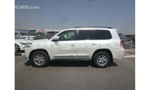 Buy Import Toyota Land Cruiser White Car in Import - Dubai in Enga Buy Import Toyota Land Cruiser White Car in Import - Dubai in Enga