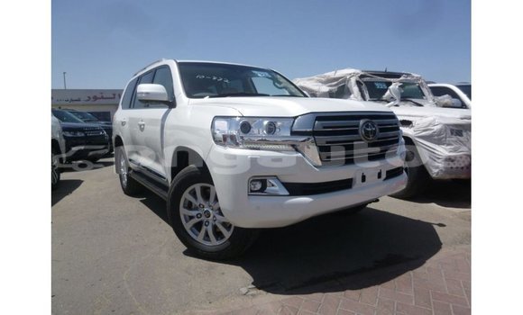 Buy Import Toyota Land Cruiser White Car in Import - Dubai in Enga Buy Import Toyota Land Cruiser White Car in Import - Dubai in Enga