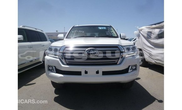 Buy Import Toyota Land Cruiser White Car in Import - Dubai in Enga Buy Import Toyota Land Cruiser White Car in Import - Dubai in Enga