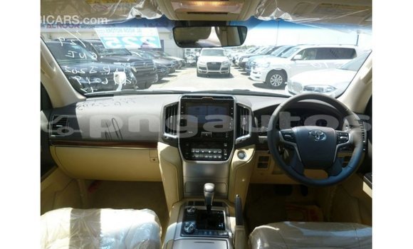 Buy Import Toyota Land Cruiser White Car in Import - Dubai in Enga Buy Import Toyota Land Cruiser White Car in Import - Dubai in Enga