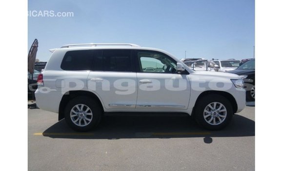 Buy Import Toyota Land Cruiser White Car in Import - Dubai in Enga Buy Import Toyota Land Cruiser White Car in Import - Dubai in Enga