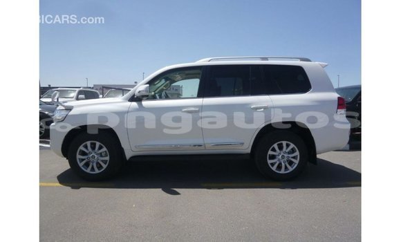 Buy Import Toyota Land Cruiser White Car in Import - Dubai in Enga Buy Import Toyota Land Cruiser White Car in Import - Dubai in Enga