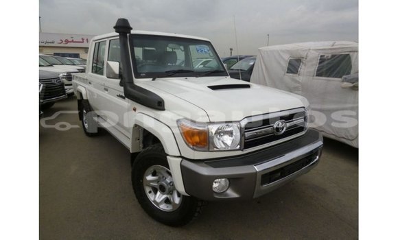 Buy Import Toyota Land Cruiser White Car in Import - Dubai in Enga Buy Import Toyota Land Cruiser White Car in Import - Dubai in Enga