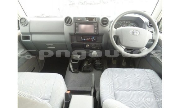 Buy Import Toyota Land Cruiser White Car in Import - Dubai in Enga Buy Import Toyota Land Cruiser White Car in Import - Dubai in Enga