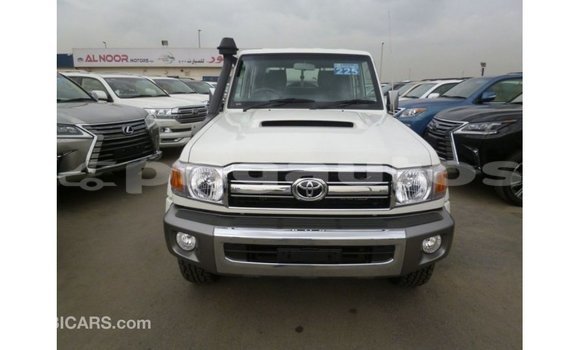 Buy Import Toyota Land Cruiser White Car in Import - Dubai in Enga Buy Import Toyota Land Cruiser White Car in Import - Dubai in Enga