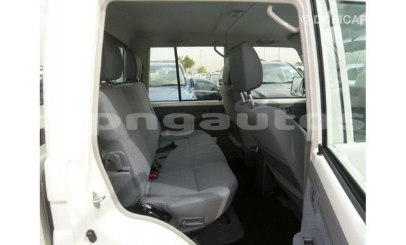 Buy Import Toyota Land Cruiser White Car in Import - Dubai in Enga Buy Import Toyota Land Cruiser White Car in Import - Dubai in Enga