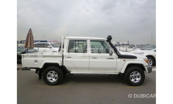 Buy Import Toyota Land Cruiser White Car in Import - Dubai in Enga Buy Import Toyota Land Cruiser White Car in Import - Dubai in Enga
