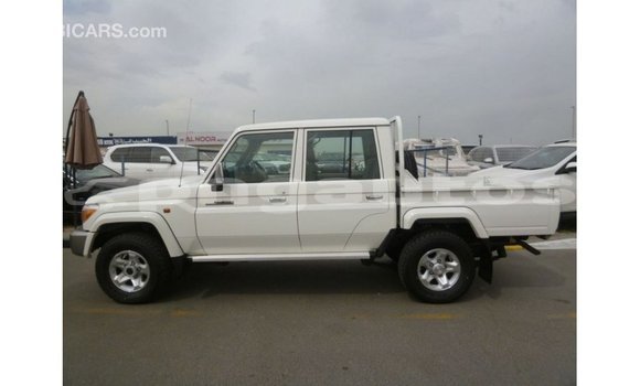 Buy Import Toyota Land Cruiser White Car in Import - Dubai in Enga Buy Import Toyota Land Cruiser White Car in Import - Dubai in Enga