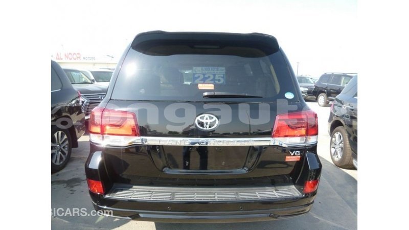 Big with watermark toyota land cruiser enga import dubai 4834