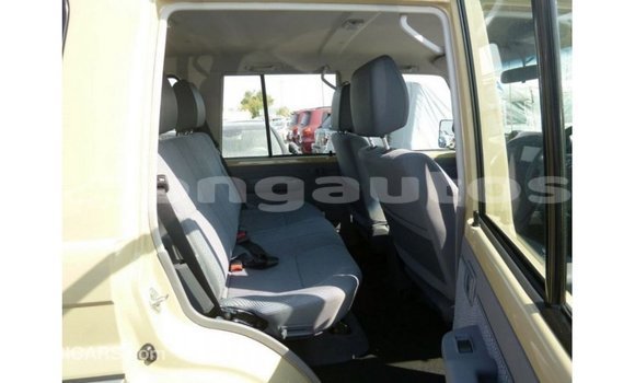 Buy Import Toyota Land Cruiser Beige Car in Import - Dubai in Enga Buy Import Toyota Land Cruiser Beige Car in Import - Dubai in Enga
