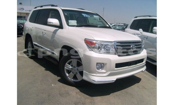 Buy Import Toyota Land Cruiser White Car in Import - Dubai in Enga Buy Import Toyota Land Cruiser White Car in Import - Dubai in Enga