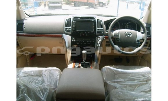 Buy Import Toyota Land Cruiser White Car in Import - Dubai in Enga Buy Import Toyota Land Cruiser White Car in Import - Dubai in Enga