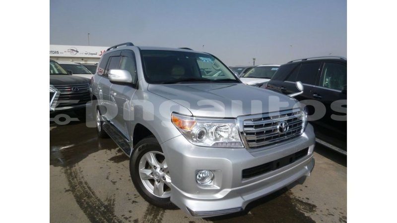 Big with watermark toyota land cruiser enga import dubai 4863