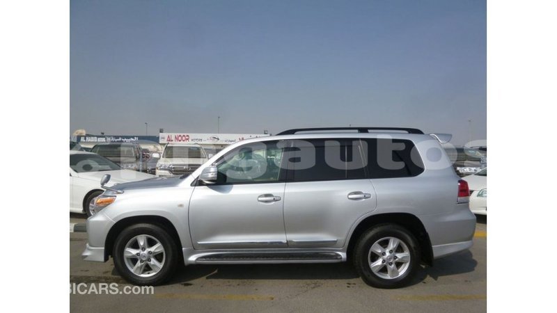 Big with watermark toyota land cruiser enga import dubai 4863
