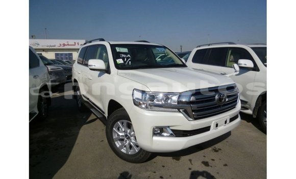 Buy Import Toyota Land Cruiser White Car in Import - Dubai in Enga Buy Import Toyota Land Cruiser White Car in Import - Dubai in Enga