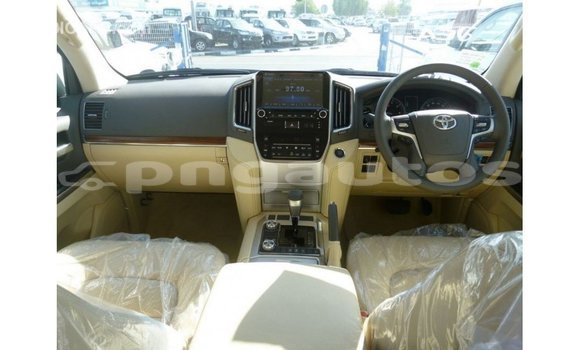 Buy Import Toyota Land Cruiser White Car in Import - Dubai in Enga Buy Import Toyota Land Cruiser White Car in Import - Dubai in Enga