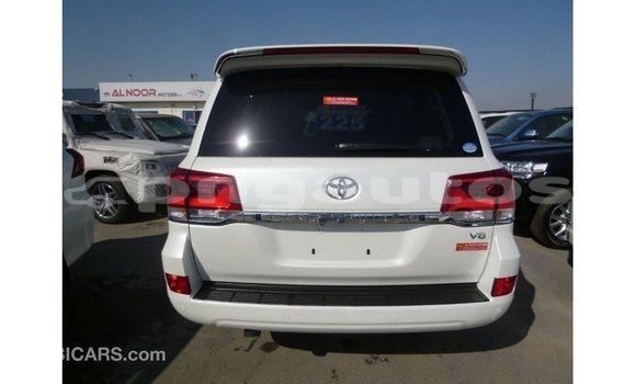Buy Import Toyota Land Cruiser White Car in Import - Dubai in Enga Buy Import Toyota Land Cruiser White Car in Import - Dubai in Enga