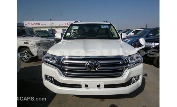 Buy Import Toyota Land Cruiser White Car in Import - Dubai in Enga Buy Import Toyota Land Cruiser White Car in Import - Dubai in Enga