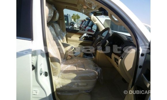 Buy Import Toyota Land Cruiser White Car in Import - Dubai in Enga Buy Import Toyota Land Cruiser White Car in Import - Dubai in Enga