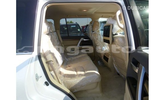 Buy Import Toyota Land Cruiser White Car in Import - Dubai in Enga Buy Import Toyota Land Cruiser White Car in Import - Dubai in Enga