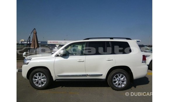 Buy Import Toyota Land Cruiser White Car in Import - Dubai in Enga Buy Import Toyota Land Cruiser White Car in Import - Dubai in Enga
