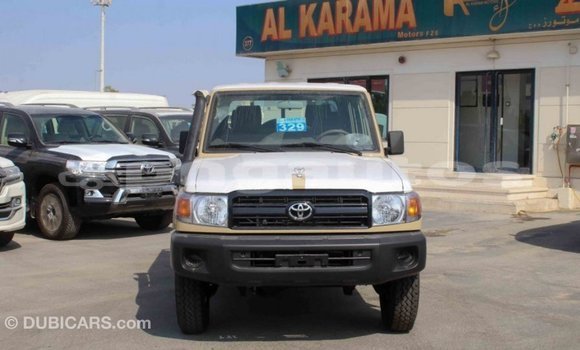 Acheter Import Voiture Toyota Land Cruiser Beige à Import - Dubai, Enga Acheter Import Voiture Toyota Land Cruiser Beige à Import - Dubai, Enga