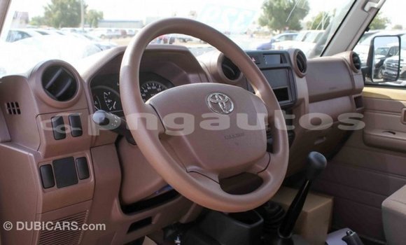 Acheter Import Voiture Toyota Land Cruiser Beige à Import - Dubai, Enga Acheter Import Voiture Toyota Land Cruiser Beige à Import - Dubai, Enga