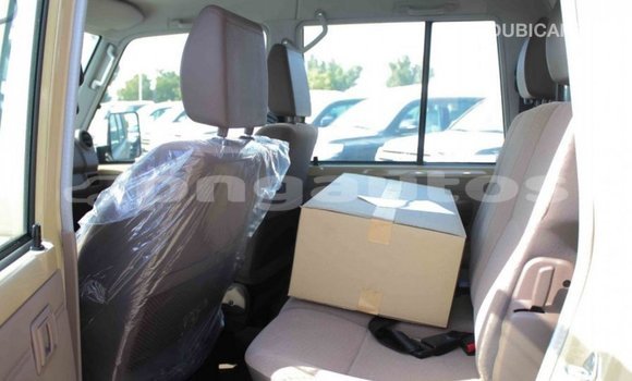 Acheter Import Voiture Toyota Land Cruiser Beige à Import - Dubai, Enga Acheter Import Voiture Toyota Land Cruiser Beige à Import - Dubai, Enga