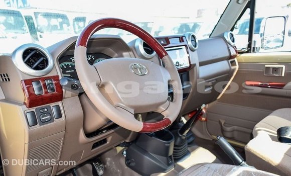 Acheter Import Voiture Toyota Land Cruiser Beige à Import - Dubai, Enga Acheter Import Voiture Toyota Land Cruiser Beige à Import - Dubai, Enga
