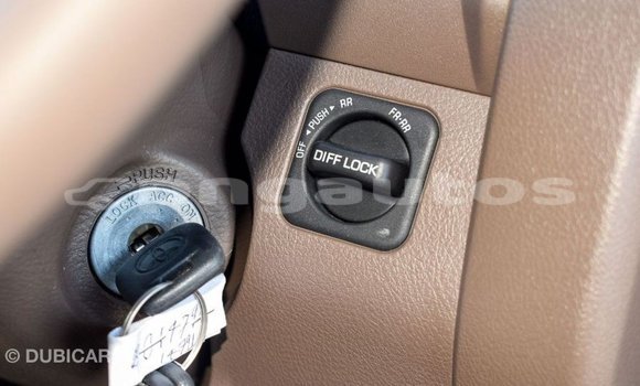 Acheter Import Voiture Toyota Land Cruiser Beige à Import - Dubai, Enga Acheter Import Voiture Toyota Land Cruiser Beige à Import - Dubai, Enga