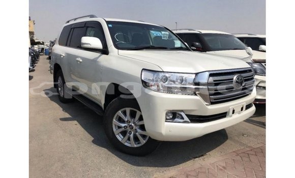 Buy Import Toyota Land Cruiser White Car in Import - Dubai in Enga Buy Import Toyota Land Cruiser White Car in Import - Dubai in Enga