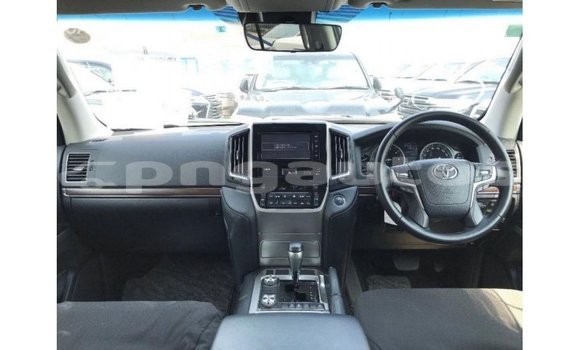 Buy Import Toyota Land Cruiser White Car in Import - Dubai in Enga Buy Import Toyota Land Cruiser White Car in Import - Dubai in Enga