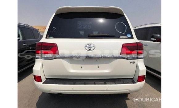 Buy Import Toyota Land Cruiser White Car in Import - Dubai in Enga Buy Import Toyota Land Cruiser White Car in Import - Dubai in Enga