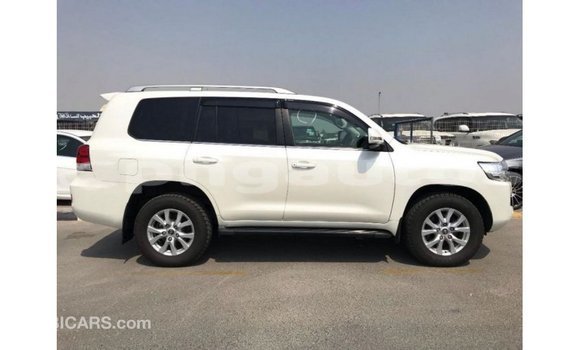 Buy Import Toyota Land Cruiser White Car in Import - Dubai in Enga Buy Import Toyota Land Cruiser White Car in Import - Dubai in Enga
