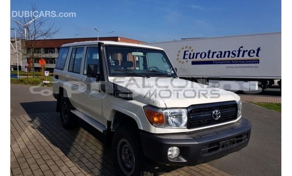 Buy Import Toyota Land Cruiser White Car in Import - Dubai in Enga Buy Import Toyota Land Cruiser White Car in Import - Dubai in Enga