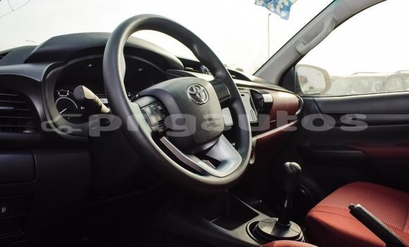 Acheter Import Voiture Toyota Hilux Blanc à Import - Dubai, Enga Acheter Import Voiture Toyota Hilux Blanc à Import - Dubai, Enga